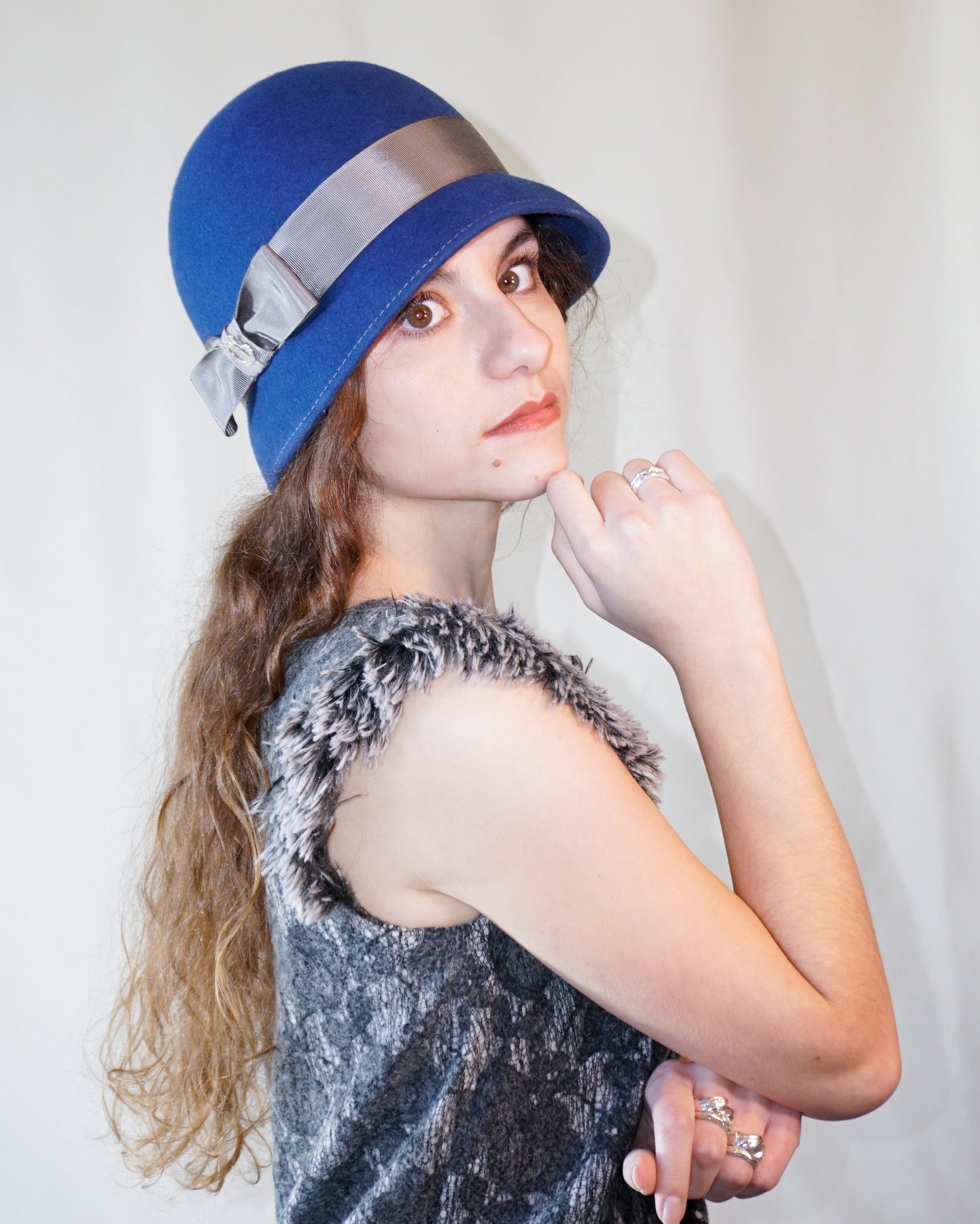 Baiser Saphir Cloche in Fine Felt with Bow & Sterling Lyre