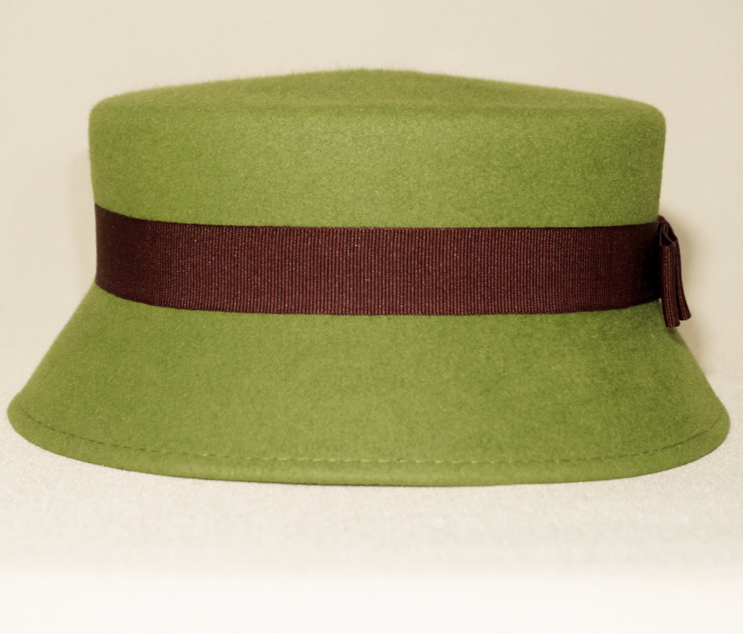 Aristocratic Melody lime pillbox felt hat with double burgundy bow and 14ct gold-plated silver lyre by Anna Xaniotaki - left side view