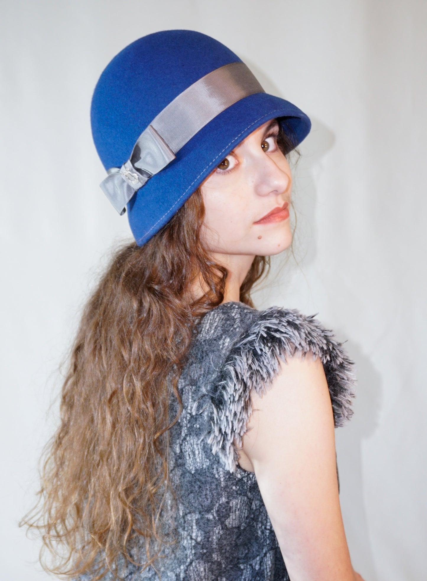 Baiser Saphir Cloche in Fine Felt with Bow & Sterling Lyre