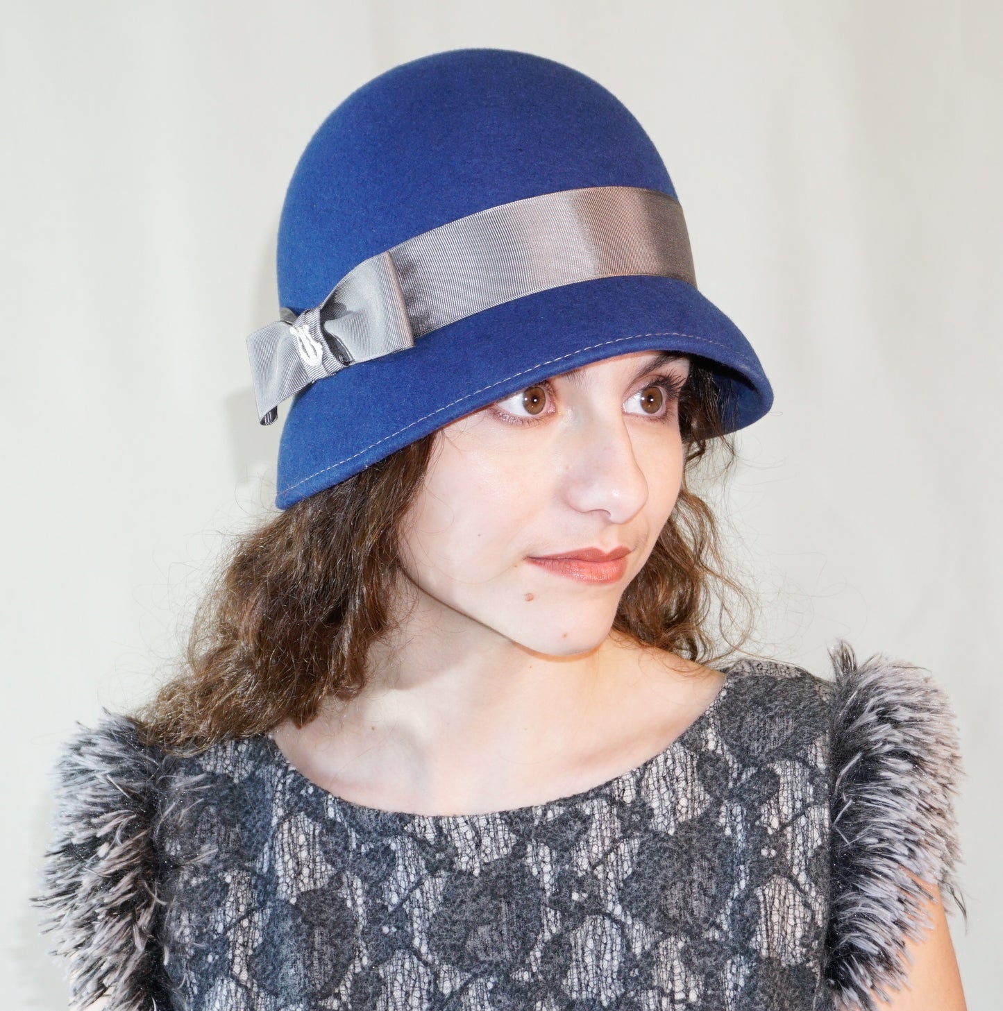 Baiser Saphir Cloche in Fine Felt with Bow & Sterling Lyre