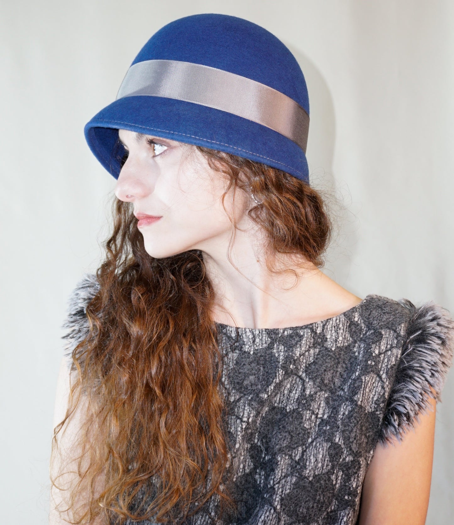 Baiser Saphir Cloche in Fine Felt with Bow & Sterling Lyre