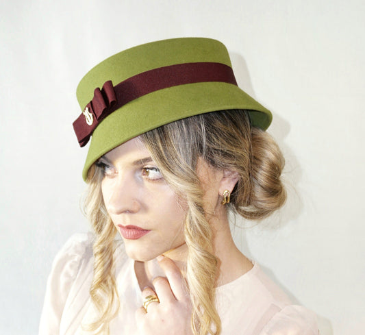 Aristocratic Melody lime pillbox felt hat with double burgundy bow and 14ct gold-plated silver lyre by Anna Xaniotaki
