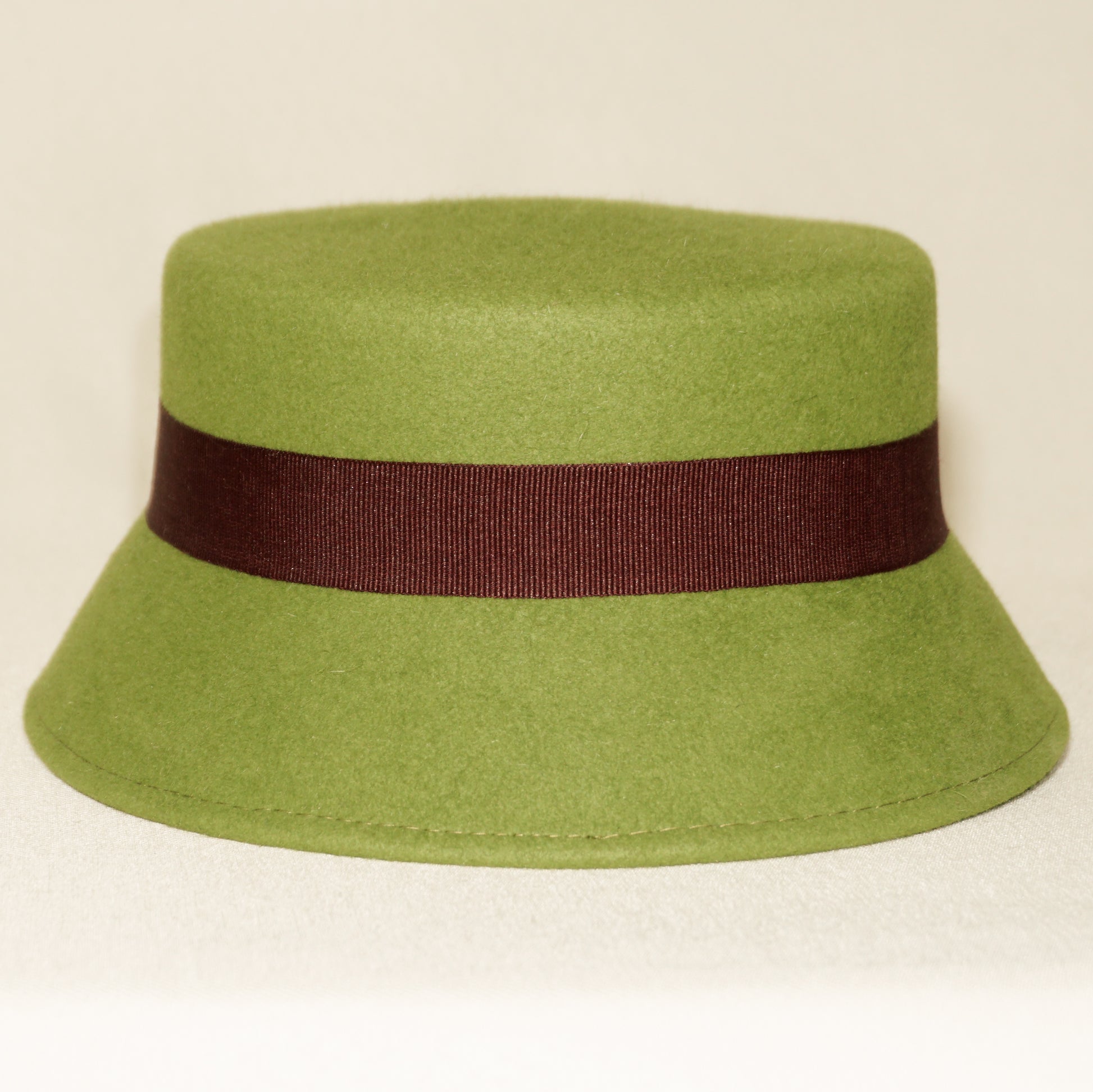 Aristocratic Melody lime pillbox felt hat with double burgundy bow and 14ct gold-plated silver lyre by Anna Xaniotaki - back view